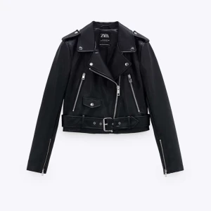 Zara skinnjacka  - Skinnjacka som är knappt använd. Stl S. Inköpt i oktober nypris 559kr. Kan skicka egna bilder vid intresse. 