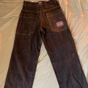 Skate jeans - Fett coola jeans som är för små för mig. De e ungefär 76 i midjan. Det är bara att säga till om du har några frågor eller vill se flera bilder 😊