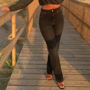 Jeans från NAKD  - Knappt använda jeans från nakd, finns ej kvar på hemsidan, kostade runt 700kr nypris. Storlek 38 OBS första bilden är lånad!!! Köp direkt för 400kr