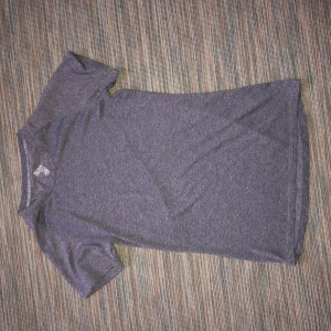 Träningströja - Grå träningströja från lager 157. Knappt använd