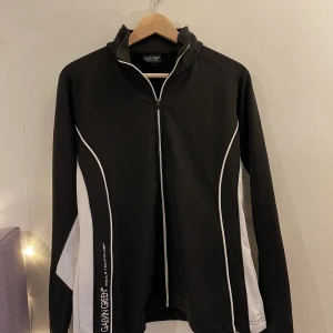 Galvin Green sweater  - Galvin Green insula technology, använt skick lite nopprig men knappt synligt, large, säljes för 199 kronor✨