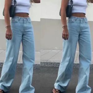 Junkyard jeans - Inte mina bilder!! Fina jeans från junkyard i strl 26. Helt felfria, och säljs endast då de inte används lika mycket som jag skulle vilja. Super populära och fin ljusblå färg. Säljs orginellt för 500kr ( inkl frakt ), och jag säljer för 250 + 63 kr.( frakt ). Skicka privat för frågor, bilder o.s.v!💗