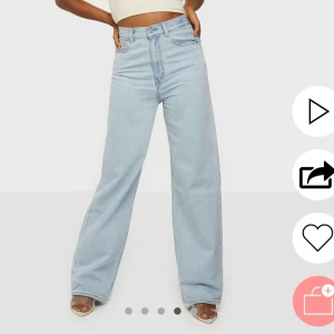 Helt nya Levis jeans - Säljer mina helt nya och oanvända Levis jeans i modellen High Loose då dom inte är min stil direkt. Storlek 26/33 och passar mig perfekt i längden som är ca 174. Nypris: 1250kr och därför är de budgivning som gäller.  