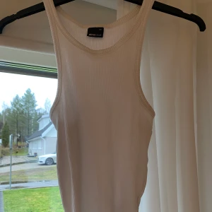 Linne  - Trendigt linne från Gina tricot, frakt 44kr, knappt använt