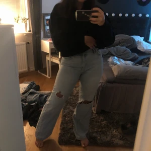 Raka jeans - De Poppis junkyard jeansen men slitningar! Strl 30 men sitter så snyggt på mindre storlekar oxå!
