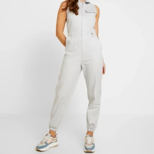 Jumpsuit från missguided - Super cool jumpsuit från missguided! endast använd en gång. Pris 150 kr, storlek S! 