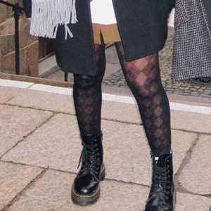 JolieUF - Hej! Nu har våran andra design släppts! Dessa fina nylonstrumpbyxor, finns i XS/S och även M/L, de kan bli dina för endast 129kr (exklusive frakt) vi möts upp vid rådmangatan/kungstensgymnasiet eller 151kr (inklusive frakt)🥰🥰