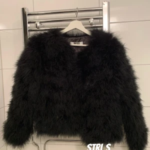 Dennis maglic jacka - Billig Dennis maglic jacka. Väldigt sparsamt använt. Ordninarepris 1299 :-