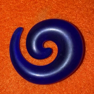 Blå 16mm Spiral Töjning - Säljer pga att jag ej vill ha 16mm längre. 