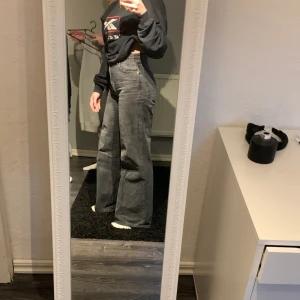 Topshop jeans - Gråa ish, bra skick och jag är 160cm