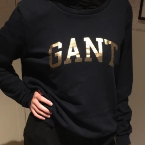 Gant sweet  - Sprillans ny oanvänd, mer mörkmarinblå i verkligheten, . Tjejmodell dvs kortare vid magen.