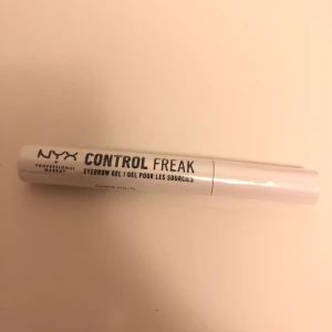 Eyebrow gel  - Oanvänd eyebrowgel från nyx. Nypris 99kr MITT pris 49kr. Frakt ingår inte.