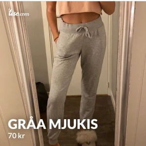 Mjukis - Gråa mjukis byxor från Cubus storlek S