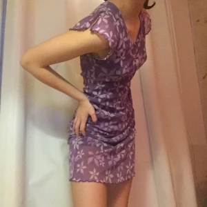  Lila kläning   - Super söt KLÄNING! Köpt secondhand. Fint skick! Den har jätte fina sömmar! 