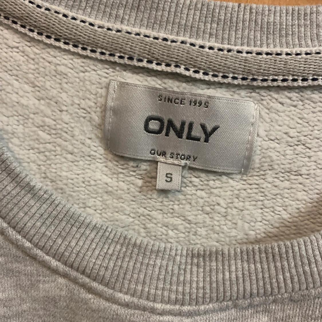 Tröja med volang - 90