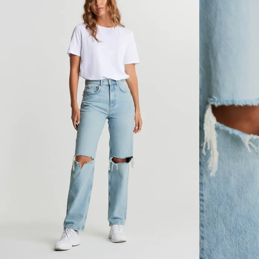 Säljer dessa supersnygga jeans i ljus denim från Gina! Använda några gånger men inget som syns utan bra skick😊 Säljs på grund av har ett par i mindre storlek som sitter bättre. Köptes för 600 kr. Skriv för fler bilder!. Jeans & Byxor.