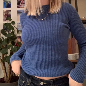Blå stickad tröja  - Klarblå stickad tröja från Carin Wester. Strl:S              Köparen står för fraktkostnaden!😊