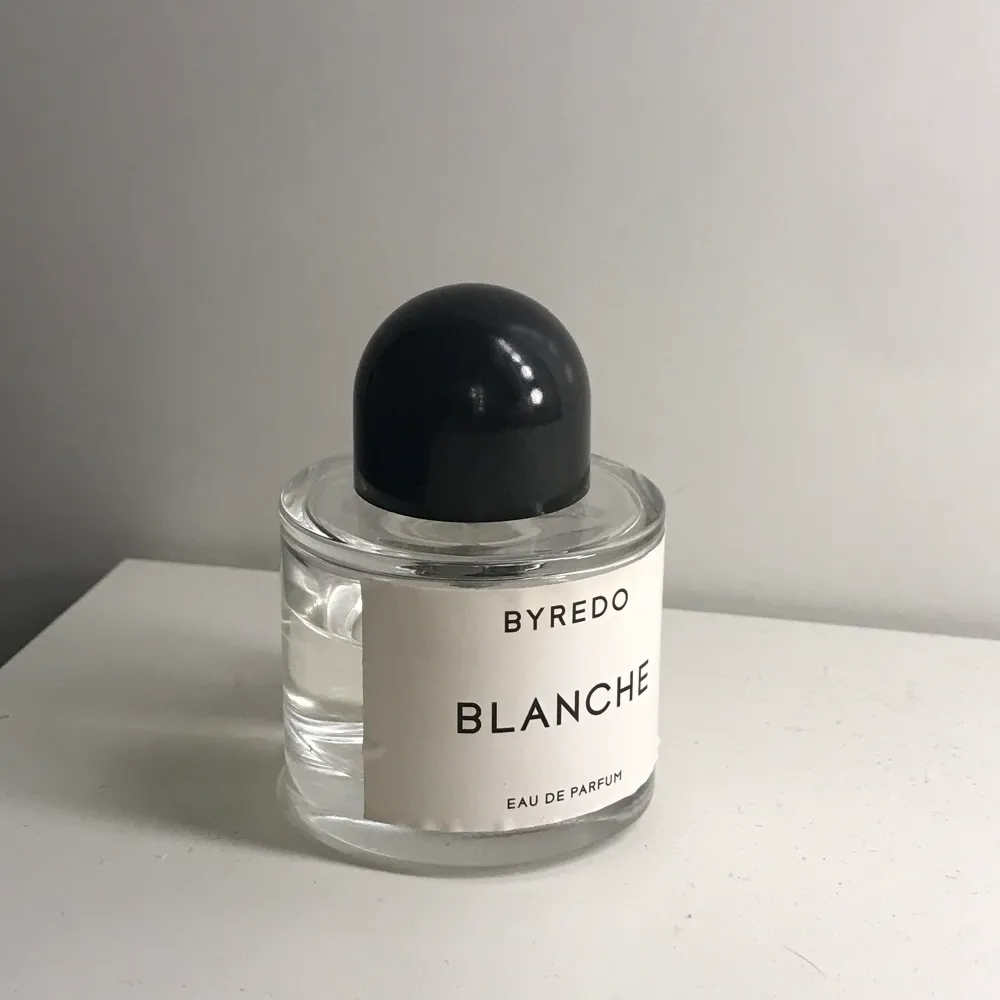Säljer Byredo parfym - Blance 50ml. Ca 75% kvar. Frakt ingår inte. Ursprungspris: 1 200 SEK. Övrigt.