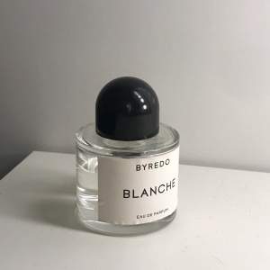 Säljer Byredo parfym - Blance 50ml. Ca 75% kvar. Frakt ingår inte. Ursprungspris: 1 200 SEK