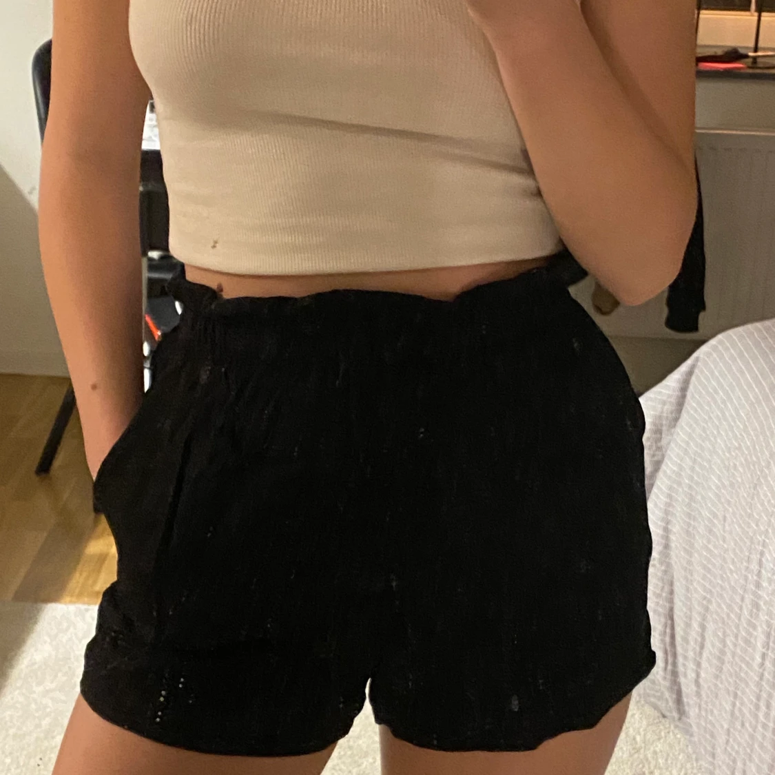 svarta shorts