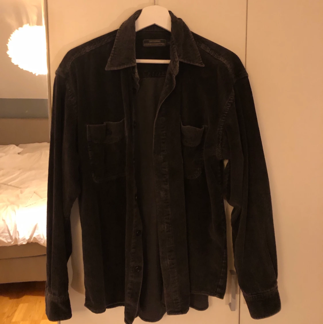 Mörkgrå Manchesterskjorta 