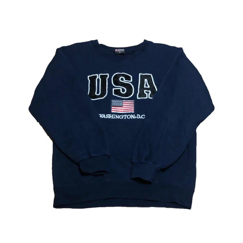 Vintage USA Sweatshirt   Storlek  S/M Measurements: Length - 60 cm Pit to pit - 55cm  Condition: Vintage (9/10)   (Pris - 250kr)  DM för mer bilder och frågor #sweden  #vintage #sweatshirt. Tröjor & Koftor.