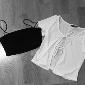 ⚡️ Snygga somriga toppar ⚡️ - Säljer dessa två somriga toppar ifrån SHEIN då de inte kommer till användning 💓. De är aldrig använda så därav i bra skick och kvaliteten är okej. Den svarta toppen kostar  20kr och den vita kostar 50kr. Säljer dom helst tillsammans för 60kr dock. Just nu säljer jag också en somrig one shoulder topp inne på min sida och ifall man är intresserade av den toppen samt dessa två kan vi komma överens om ett billigare paketpris 💓 Frakt tillkommer 💫