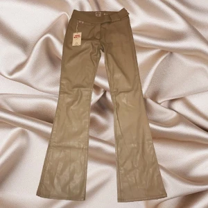 Miss sixty skinnbyxor - Så otroooligt snygga vintage skinnbyxor från miss sixty som är för små för mig😭 hur snygga som helst med prislappen kvar