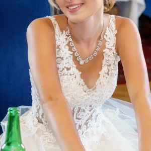 Glammigt halsband - Köpte i en second handbutik inför min bal. Använt av mig 1 kväll, så kommer nog till bättre användning hos någon annan nu ✨ 50kr inkl frakt 👍🏽