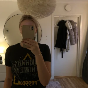 T-shirt från Gina tricot  - T-shirt från Gina, fint skick 