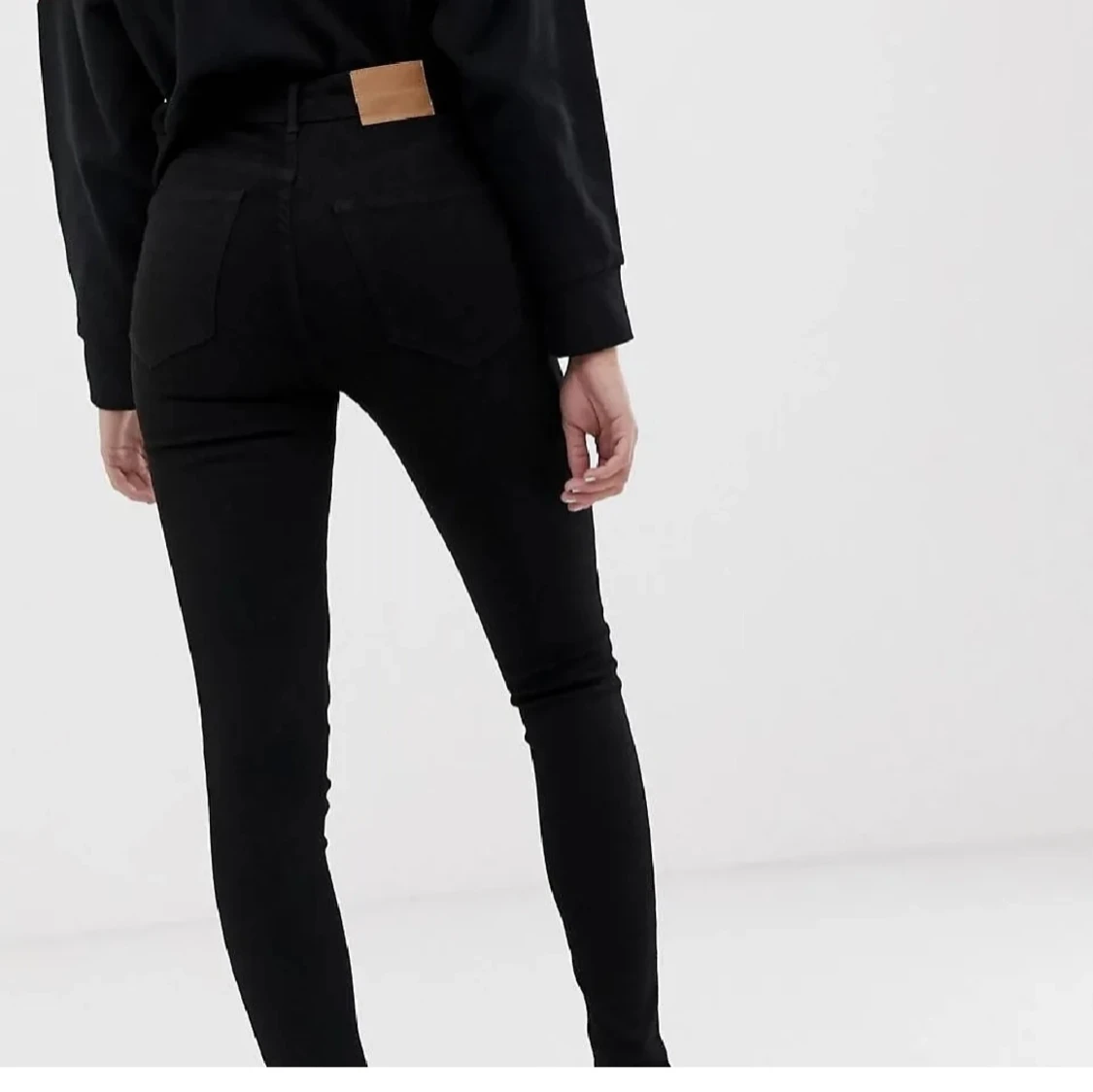 HELT NYA Pull & Bear svarta jeans 42 - 91