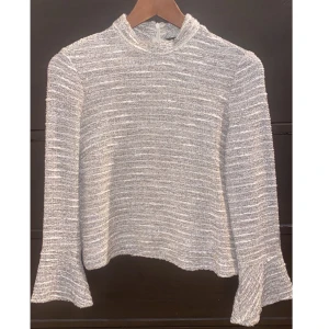 Topp zara  - Säljer denna tröja som är inköpt på Zara!