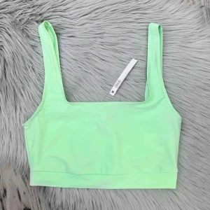  - Superfin mintgrön croptop från asos, helt ny✨ frakt ingår🍃