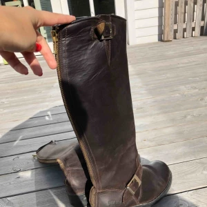  - Bruna Johnny bulls. Använda två vintrar.  Skick okej/bra  