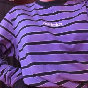  - Ball tröja från rotation. Fett mysig och fin. Frakt tillkommer 