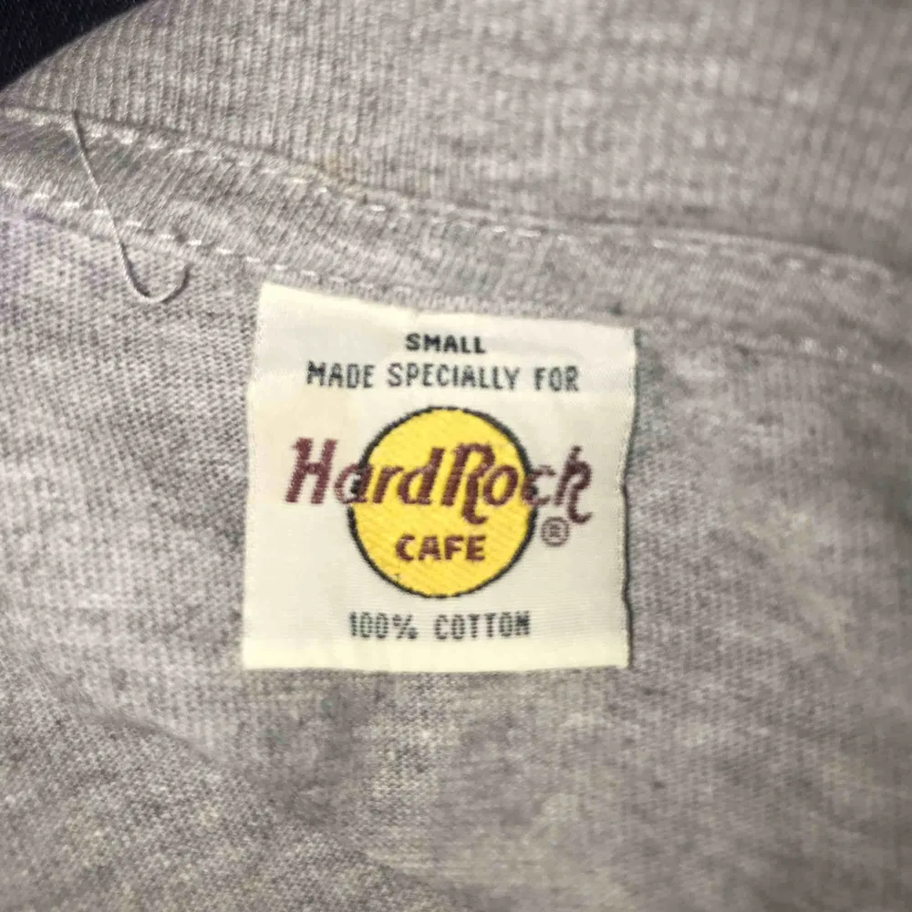Hard Rock Café tröja från Beijing🖤 asball med nästan allt! Säljer då den inte används tillräckligt! . T-shirts.