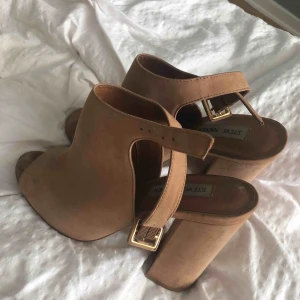  - Beiga klackar använda fåtal gånger