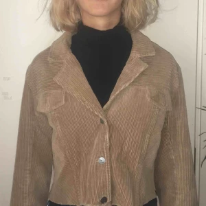  - Avklippt brun manchester jacka. 