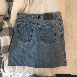  - Asball jeanskjol från StJohnsBay! Köpt på beyond retro men aldrig använd👊🏼🤪