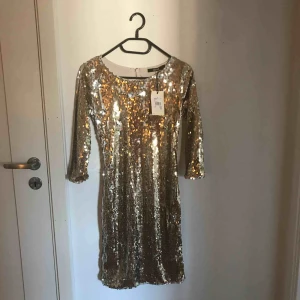  - Säljer en helt ny klänning från bikbok med prislappen kvar, 175kr+frakt