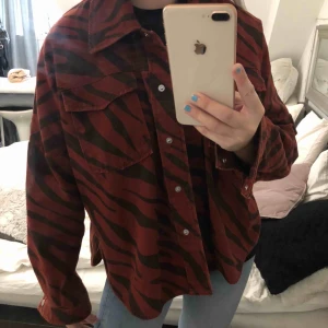  - Säljer denna fina jackan från zara då den ej kommer till användning💫 superfint skick och så snygg!! 