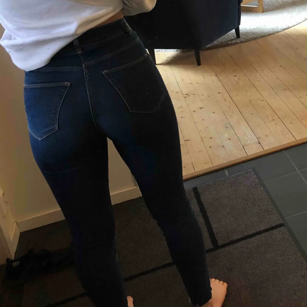 Sköna jeans som har synliga sömmar!!. Jeans & Byxor.