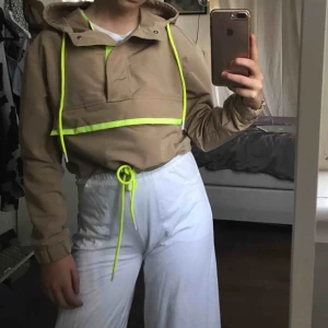  - En cool jacka, använt fåtal gånger. Kostnaden + frakten.