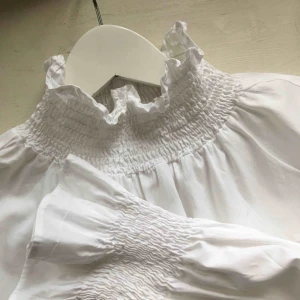  - Populär tröja från HM! Storlek 36 men passar mig också som har 38-40🌻 frakt tillkommer