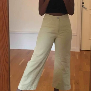  - Byxor från weekday, endast använd 1 gång 110kr ink frakt