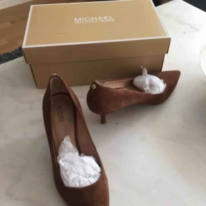  - Äkta Michael kors skor i stl 37 , i fint skick .