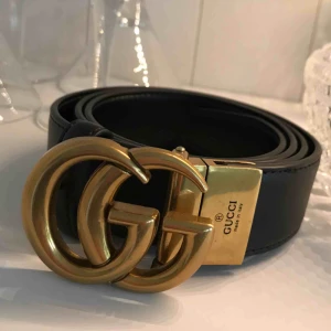  - Skärp med gulddetaljer, köparen står för frakten. 