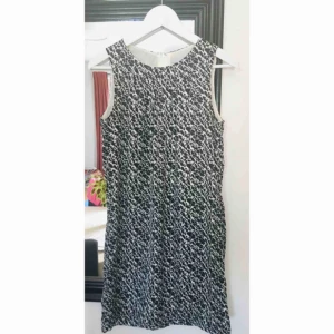  - Klänning i nyskick (används endast ett par gånger). 