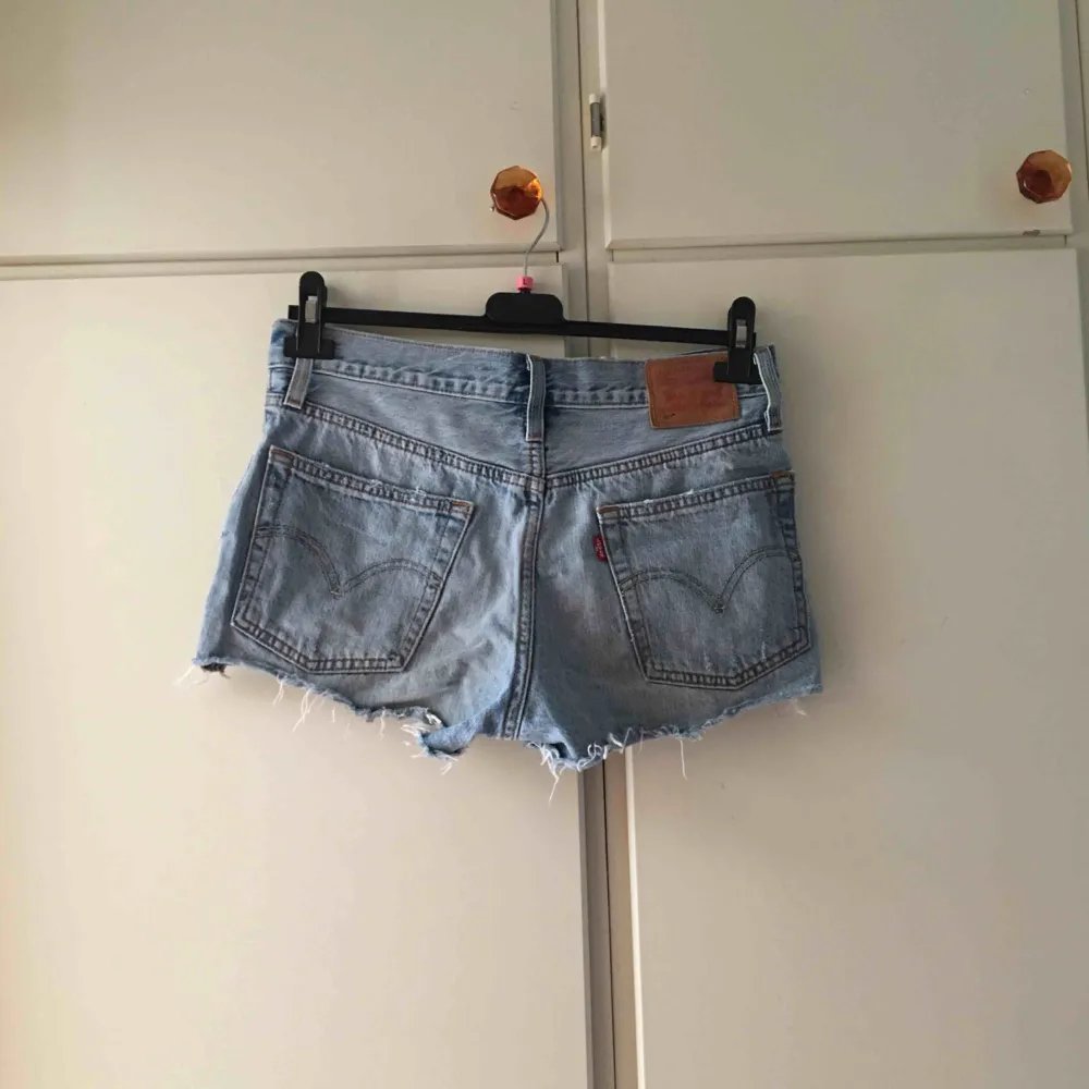 Short från Levis, perfekt för vinterns utlandsresor☀️. Shorts.