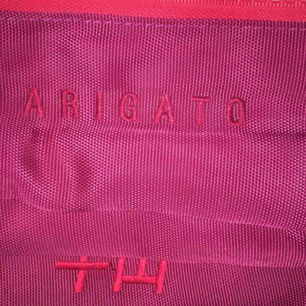 ☘️Axel Arigato bumbag/waistpack☘️ Röd Använd få gånger Perfekt skick. Väskor.